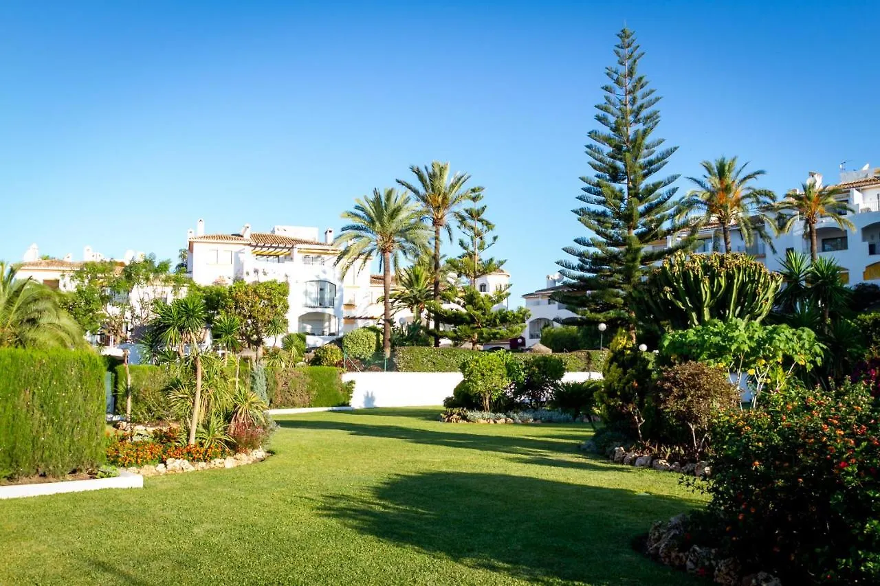 Marbella Banus Suites - Nueva Andalucia Banus Sea Views Apartment 0*,  Spain